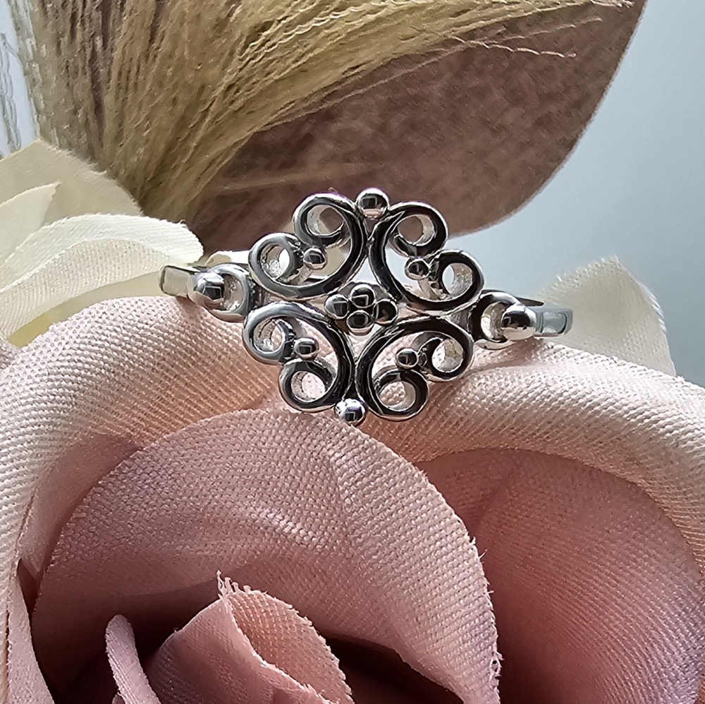 🥰 Hug Me Flower STERLING SILVER RING - Picture 5 of 6
